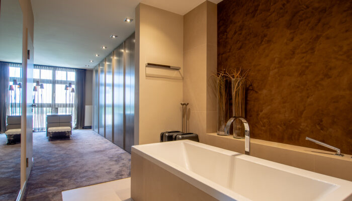 11123 Badewanne u. Ankleide